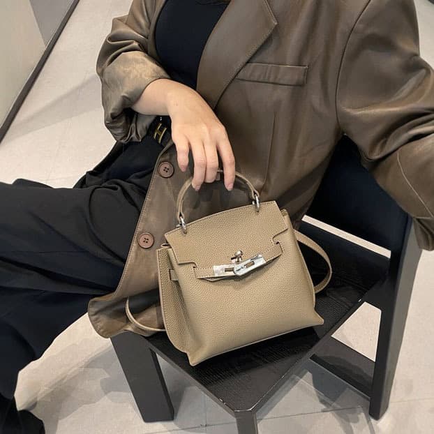Fashionable Large Capacity Leather Wing Handbag Single Shoulder Bag Crossbody Bag Vintage Top Layer Cowhide Kelly Bag for Women