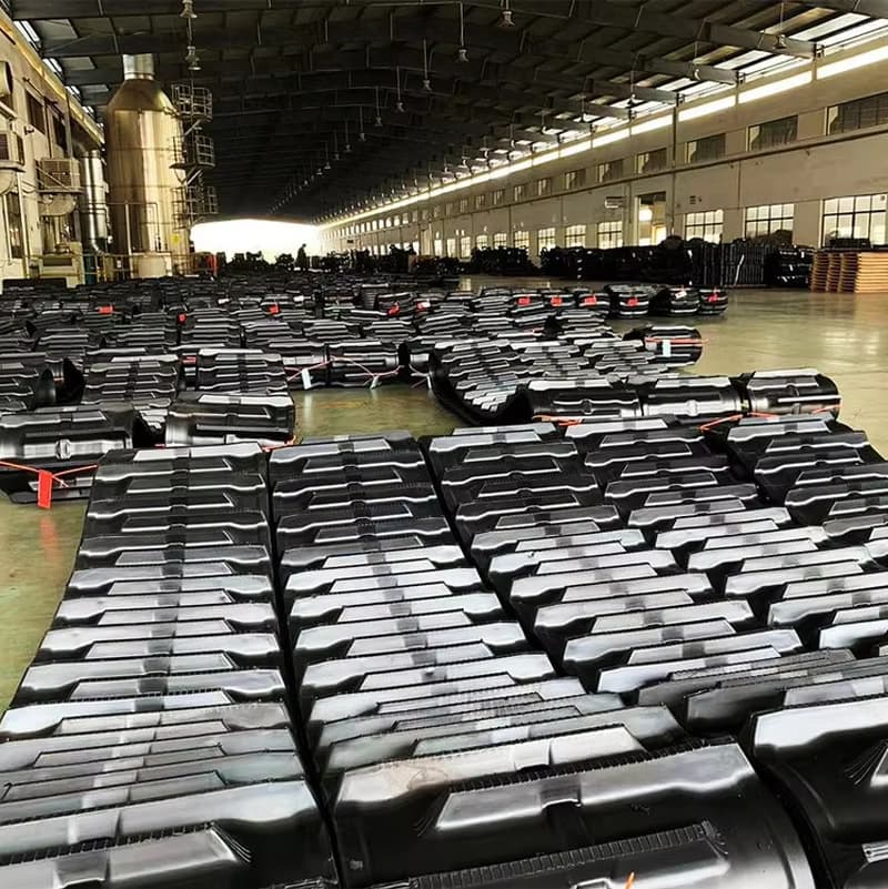 Supply of rubber tracks (320*90*44) for a 575*93*58 combine harvester, model CG431.