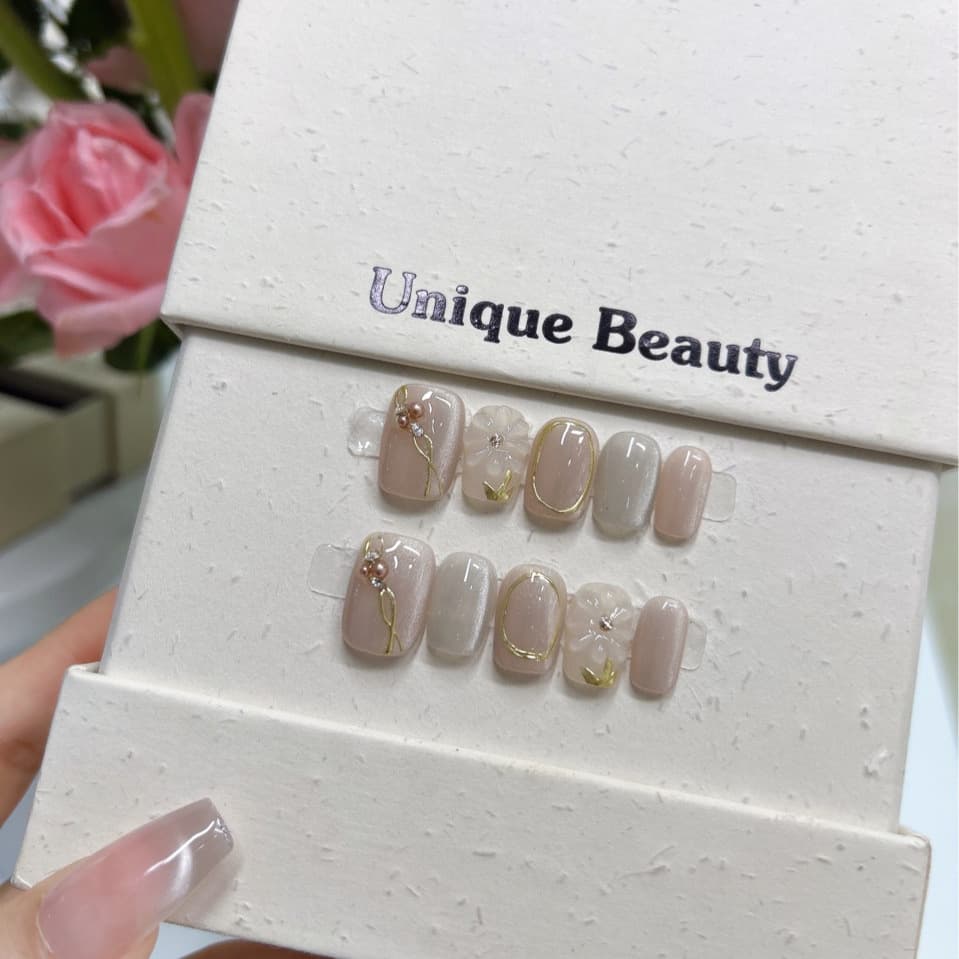 Purely Handmade Wearable Nails, New Japanese Cat-Eye Color-Changing Hand-Painted Ice Flowers, Cute, Elegant and Fashionable Short Manicure Patches