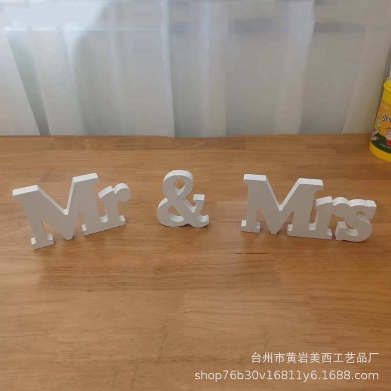 Mrs & Mr Creative Wooden Craft Ornaments with English Letters Wedding Supplies Wedding Props in Stock Directly from the Manufacturer