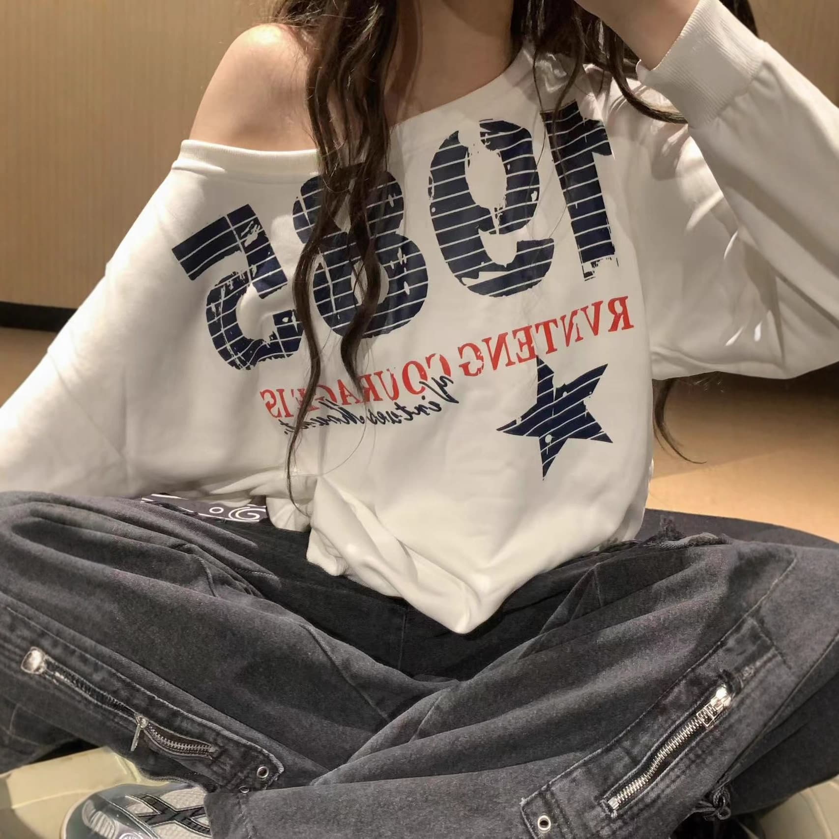 American Retro White Off-Shoulder Long Sleeve T-Shirt Women Autumn 2025 New Oversize Trendy Sweatshirt
