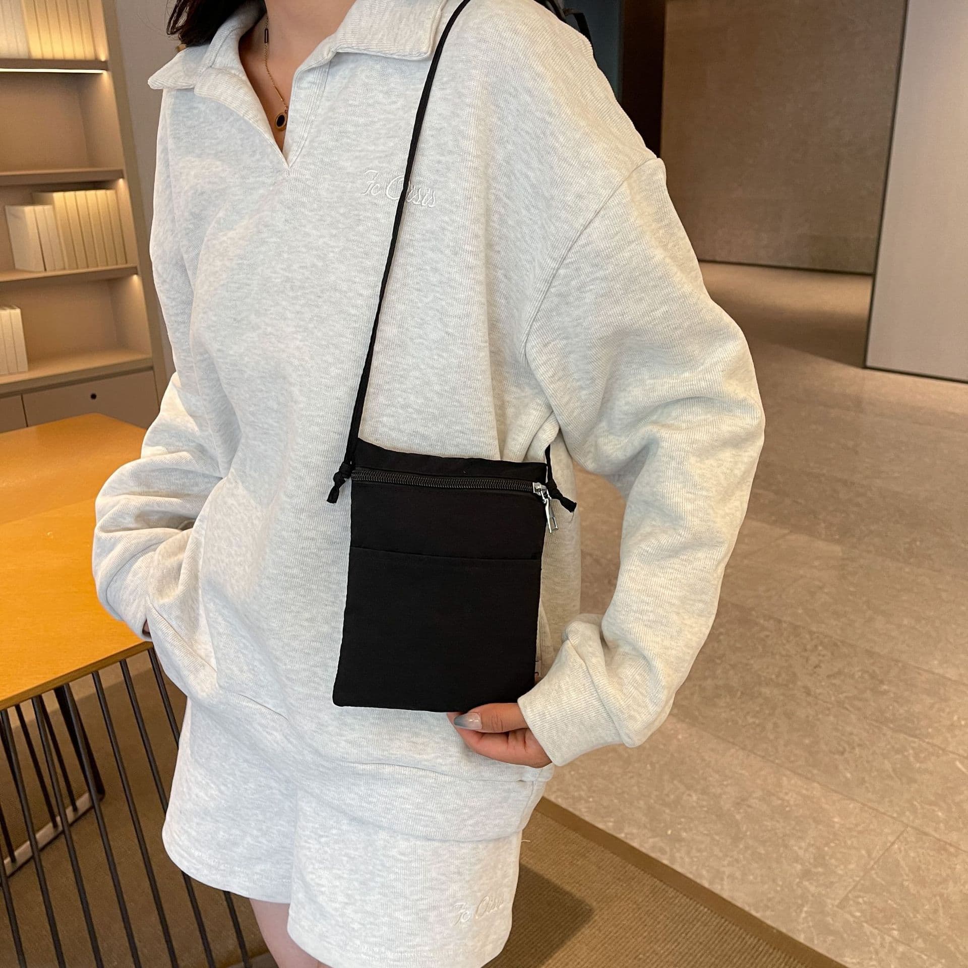 Casual Japanese Style Mobile Phone Bag Artistic Lightweight Waterproof Crossbody Korean Version Small Square Bag for Men And Women