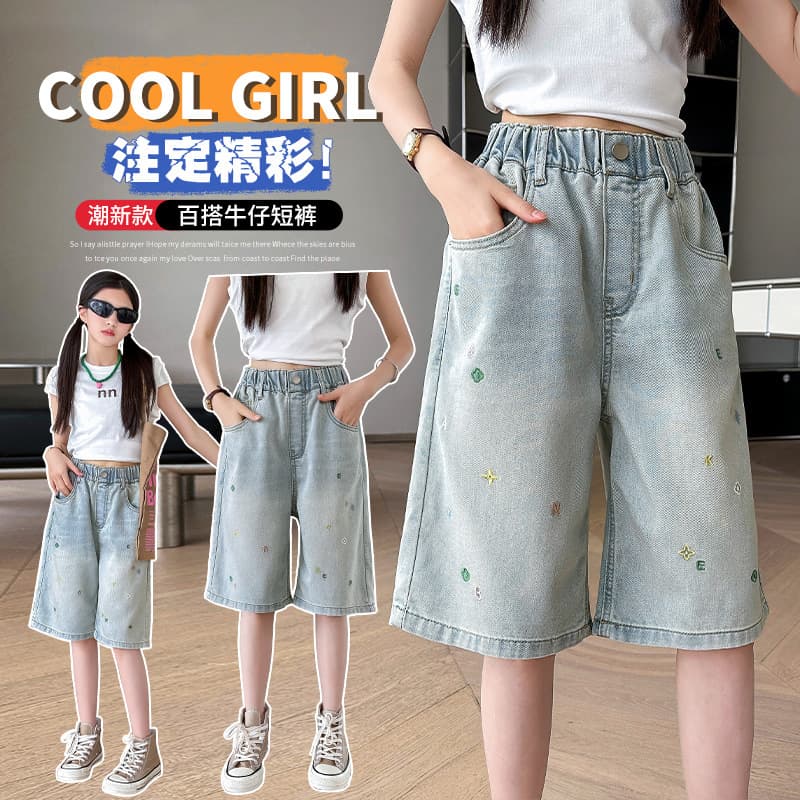 Stylish denim shorts for girls, summer 2025 new style, children's pants, embroidered floral print, summer five-point pants for medium and large children.