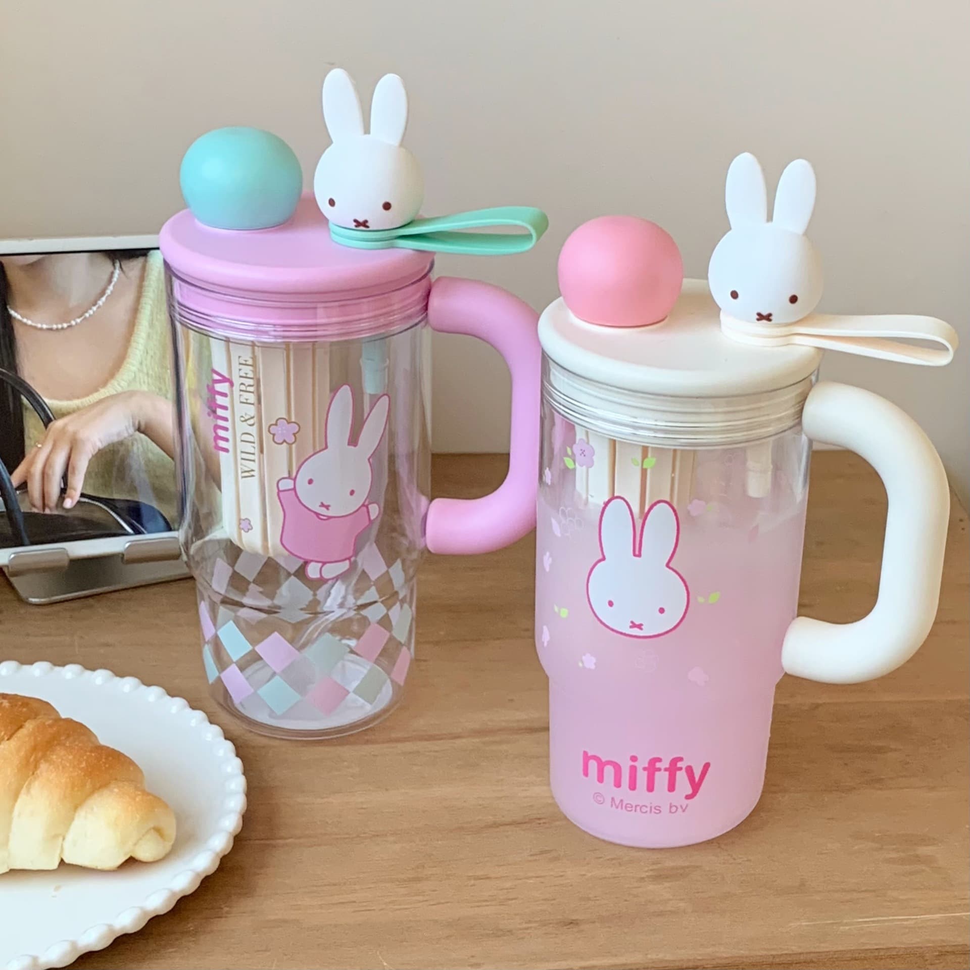 Genuine Miffy Ice Boss Cup, cute and stylish, with straw and handle, large capacity portable plastic cup for summer