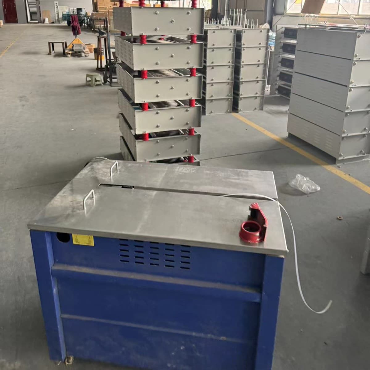 Lubay Electric Neutral Point Grounding Resistor 35KV-1600A-10S utilizes nickel-chromium alloy heating metal.