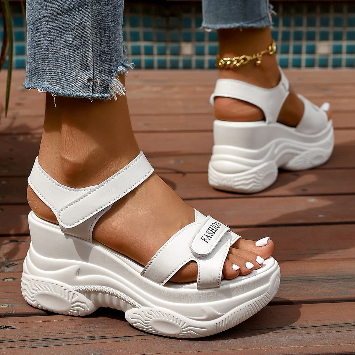 Cross-border Large Size Thick Sole Sports Sandals for Women 2026 Summer New Style Velcro Rhinestone Beach Casual Wedge Sandals