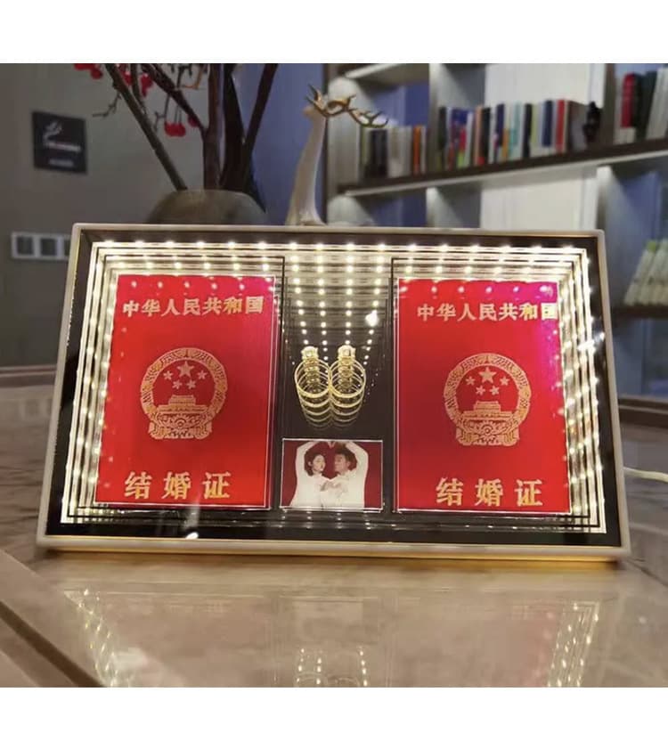 Marriage certificate photo studio photo frames, a popular product on Douyin (TikTok), turn into a photo frame when the light is on and a mirror when the light is off – a magic mirror for marriage certificate photos.