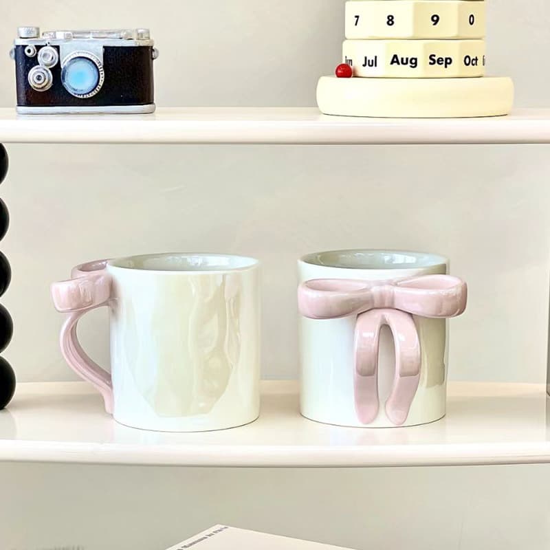 Princess on the run ~ pink three-dimensional strapped bow ceramic mug ins feng shui mug preferred mug for souvenirs