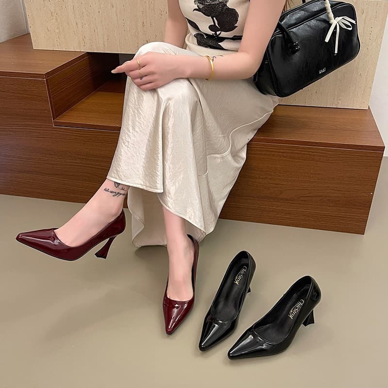 2026 Summer New Fashion Versatile Matching Pants Professional Elegant Women's Outerwear Versatile Work Shoes