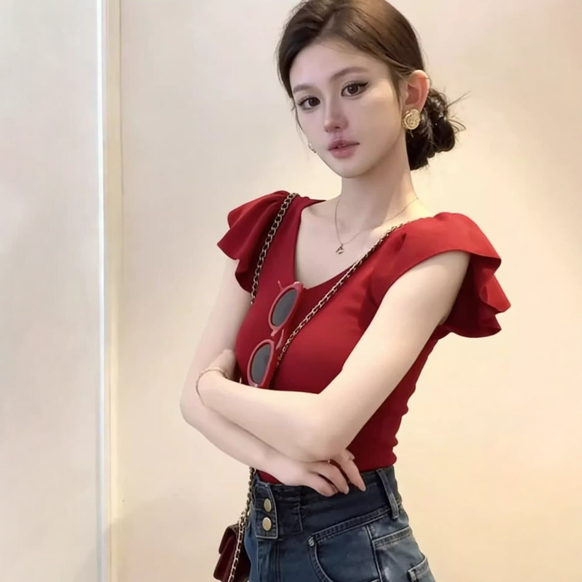 Red V-neck ruffled small flying sleeves knitted T-shirt for women in summer, unique and chic slimming hot girl short-sleeved top