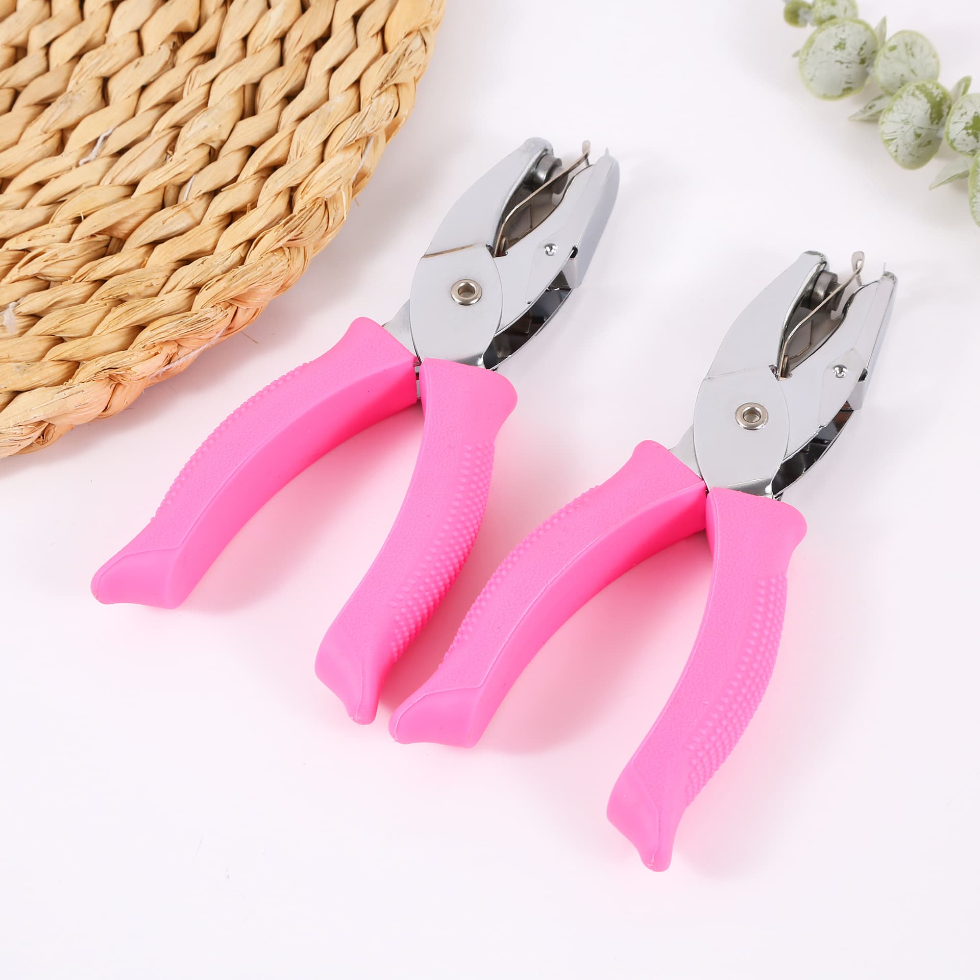 Flower-shaped five-pointed star punch pliers, love punch, triangle punch, 8mm hand-held loose-leaf punch