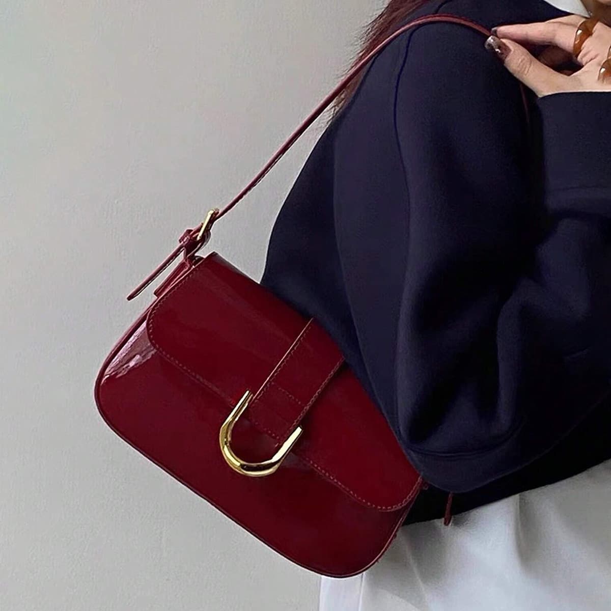 Elegant Women's Single Shoulder Bag Retro Wine Red Frosted Horse Hoof Buckle Handbag Underarm Bag Crossbody Bag for Daily Use