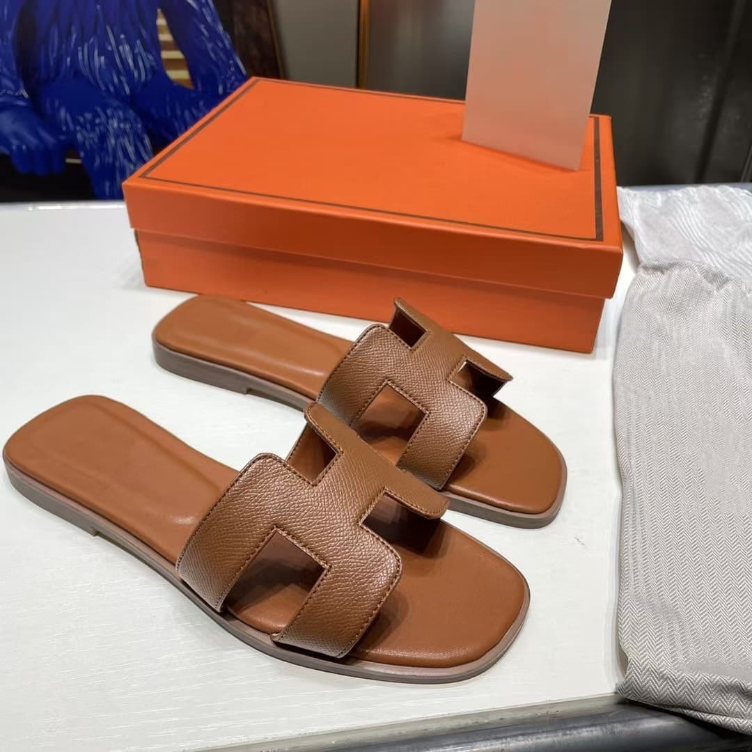 2026 New Style H-Letter Flat Slippers for Women, Outdoor One-Strap Fashionable Versatile Beach Sandals, Summer Outdoor Wear