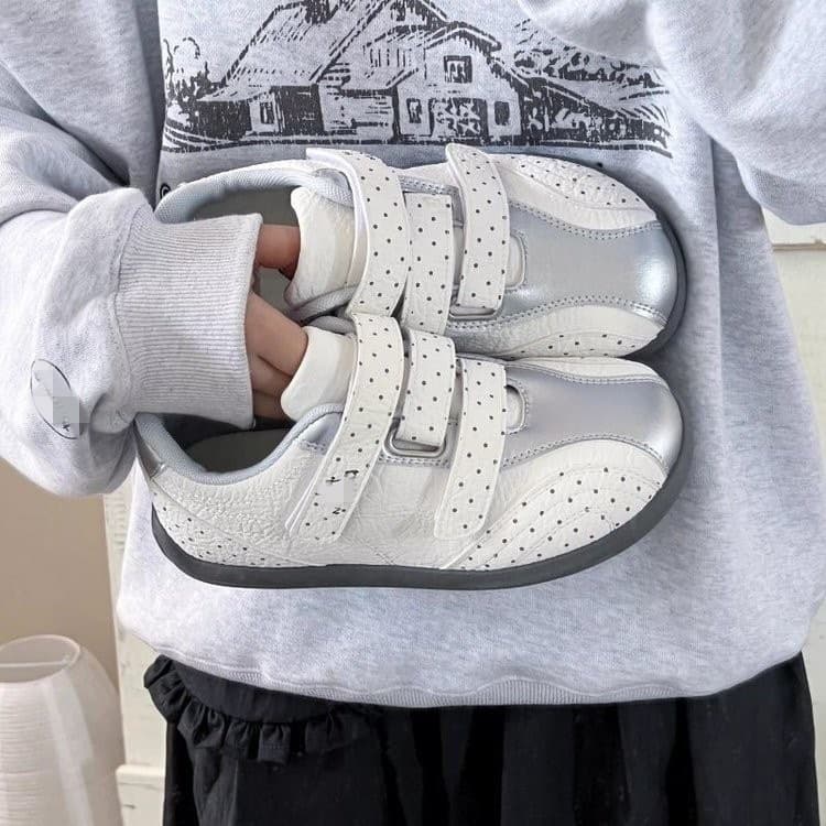 White Breathable Niche Design Velcro German Training Shoes for Women 2026 New Retro Polka Dot Thick-Soled Sports Casual Shoes