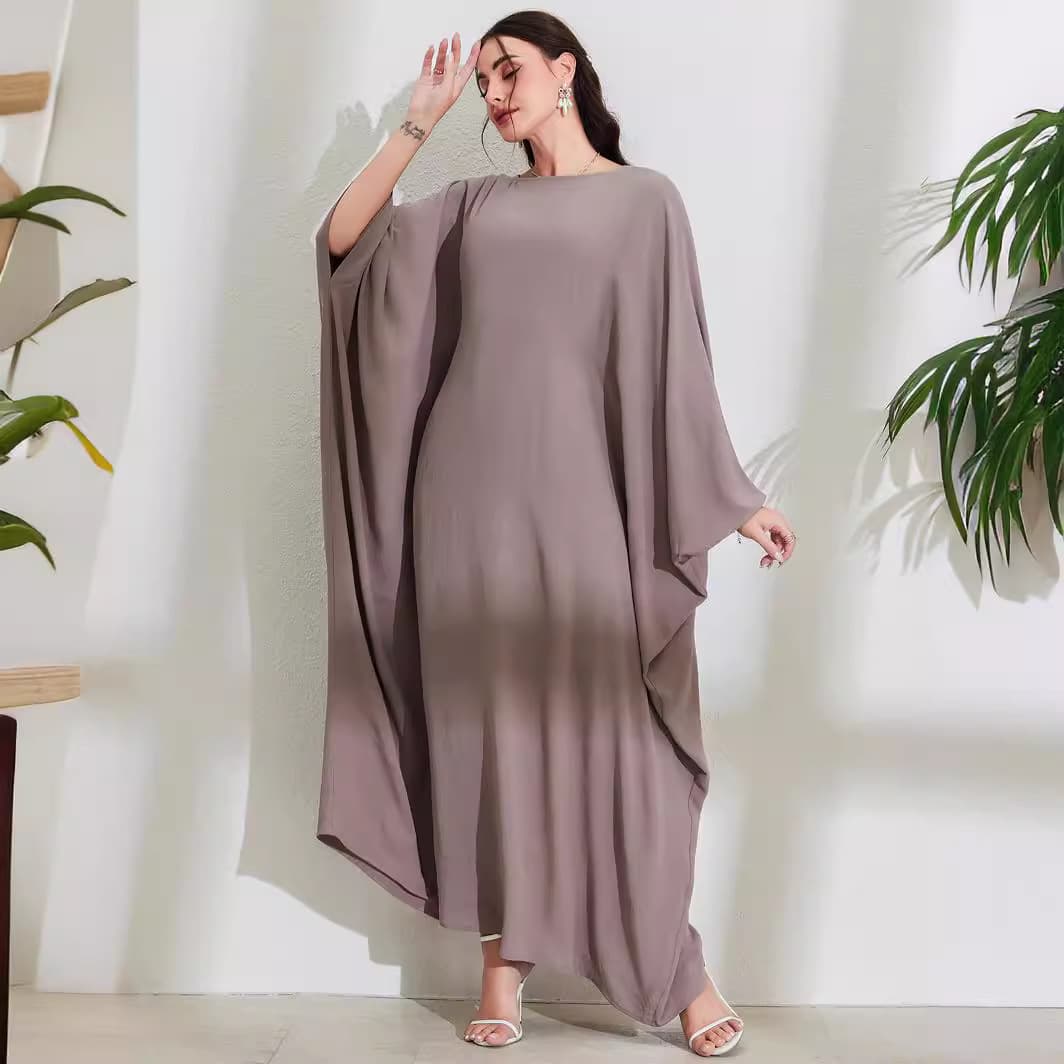Elegant Muslim Long Robe Middle East Arab Long Skirt with Batwing Sleeves And round Neck Fashionable Gown Polyester Fabric