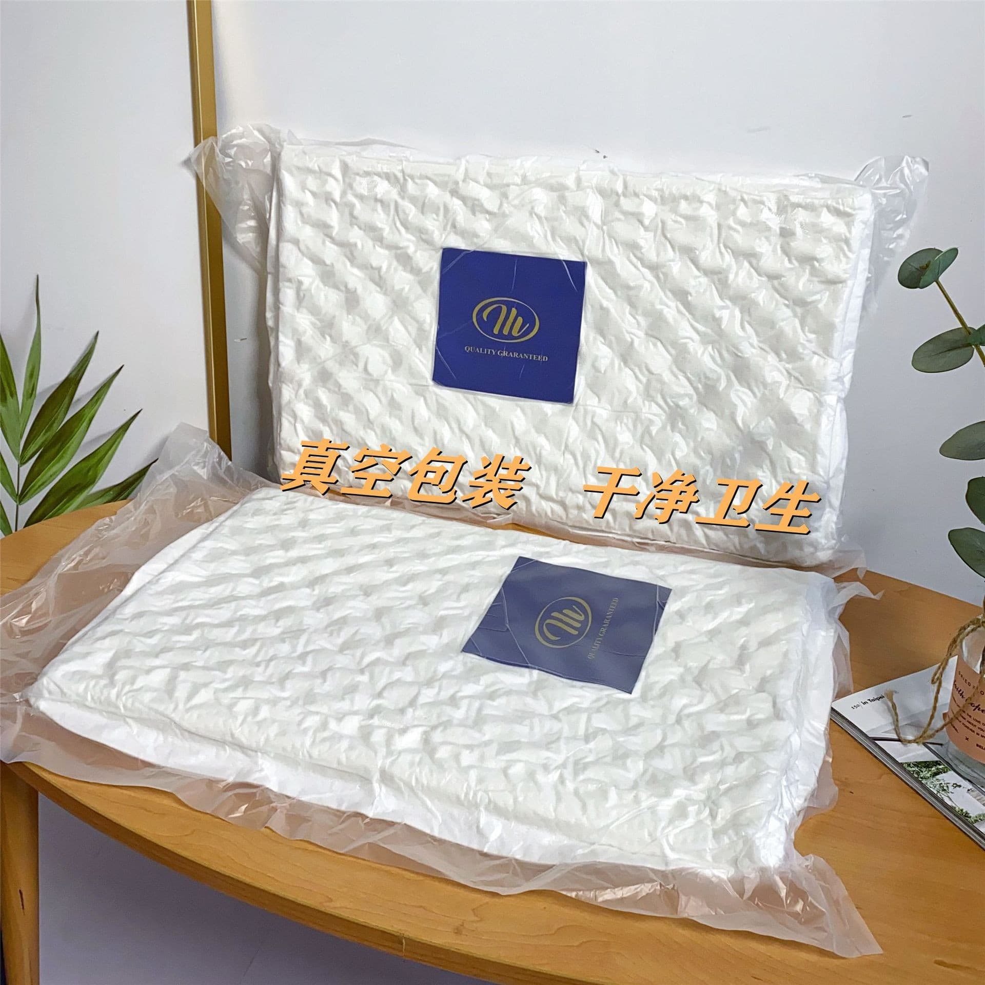 Hilton latex pillow wholesale, natural latex pillow core, massage neck support, children's latex pillow, one pair, gift drop shipping.