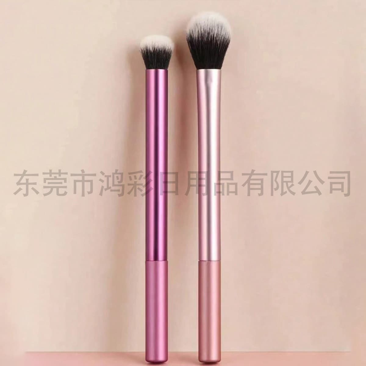 Pink flat eyeshadow/purple round eyeshadow 2-piece set. Flat eyeshadow is softer and denser, suitable for large areas.