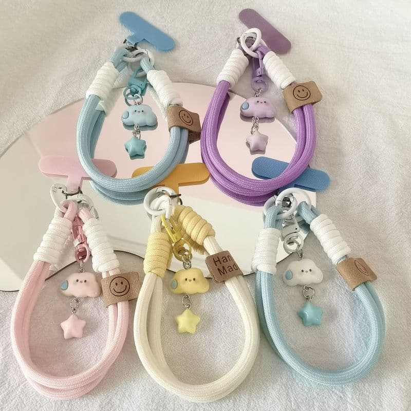 Factory wholesale of cute cloud-shaped pendant chains, star-shaped phone straps, wristbands, and keychains.