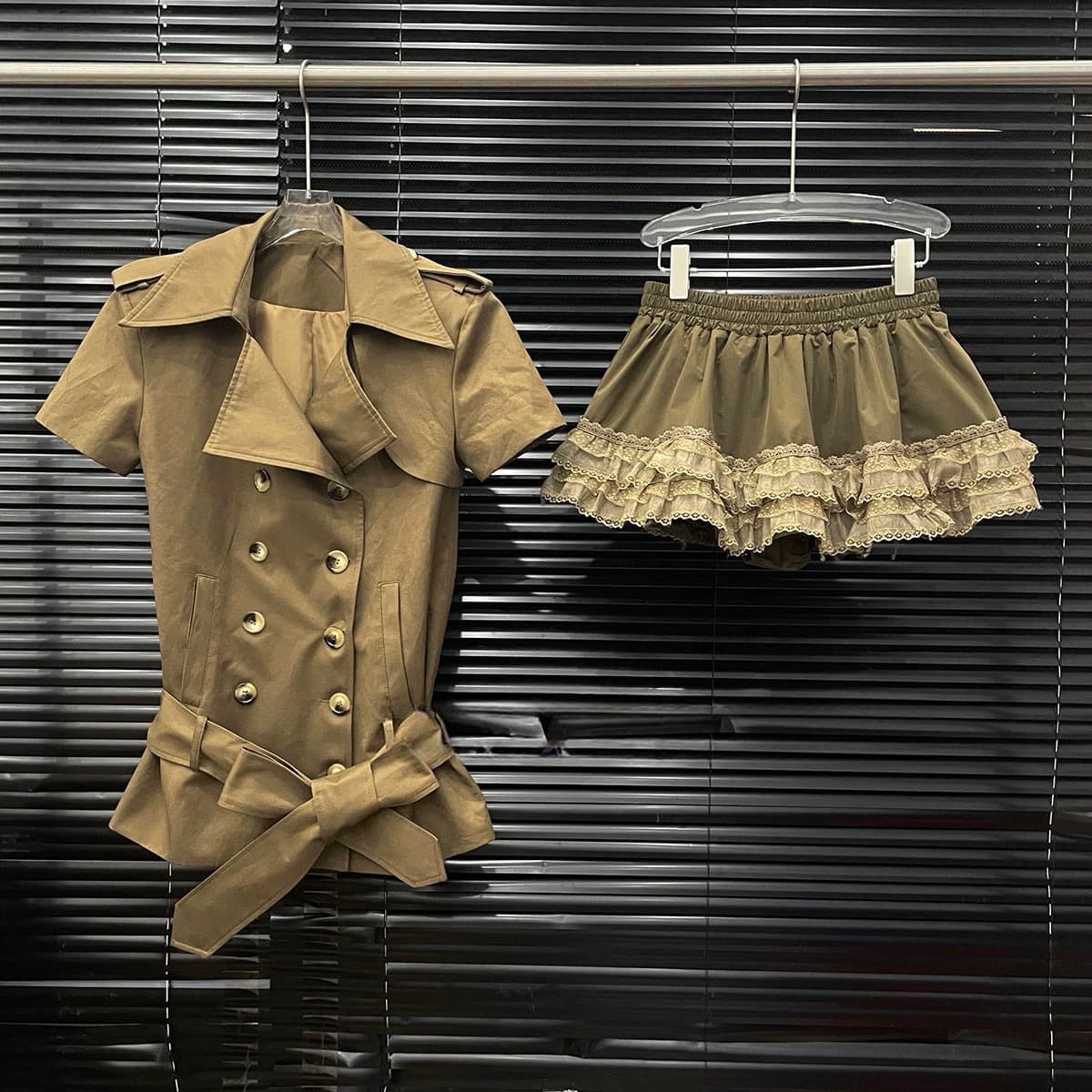 Niche design lapel top double-breasted dress + spliced skirt