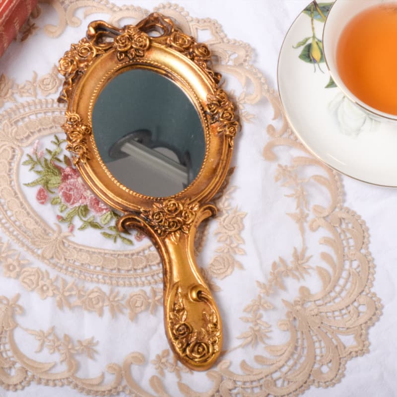 Creative Vintage European Handheld Makeup Mirror, Ins Cute Butterfly Baroque Portable Makeup Mirror