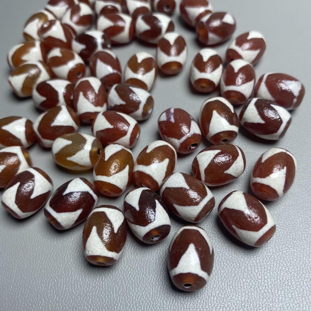 Tibetan Style Red Flesh Tiger Tooth Agate Dzi Loose Beads Spacer Beads DIY Wenwan Accessories Buddha Beads Necklace Beads 10×14