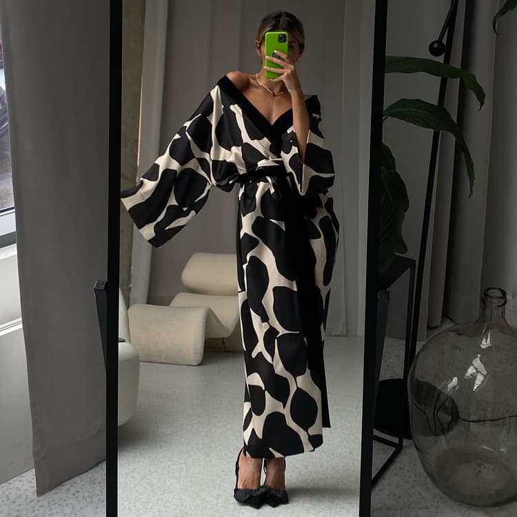 Cross-Border Women's Clothing 2026 New Satin Pajamas for Women Spring Large Size Three-Quarter Sleeve Cool Sleep Robe Bathrobe Home Wear for Women