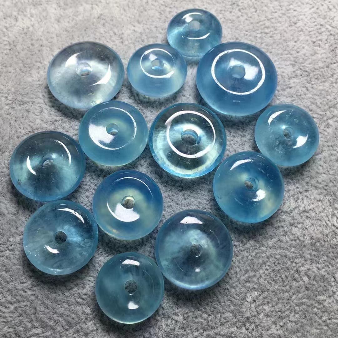 Natural Aquamarine Peace Buckle Pendant, Clean Crystal Without Impurities or Cracks, Ice-Transparent Color, Blue Aquamarine Peace Buckle