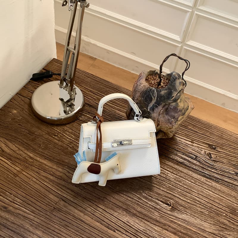 2026 New Korean Style Lychee Pattern Kelly Bag Women's High-End Light Luxury Handheld Crossbody Bag Small Fragrance Lock Shoulder Bag