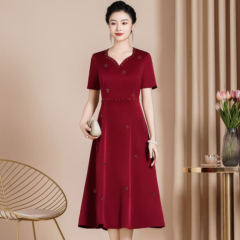Stylish Summer Dress for Middle-Aged Mothers, 2024 New Style, Elegant Slim Fit Cheongsam Dress for Middle-Aged and Elderly Women