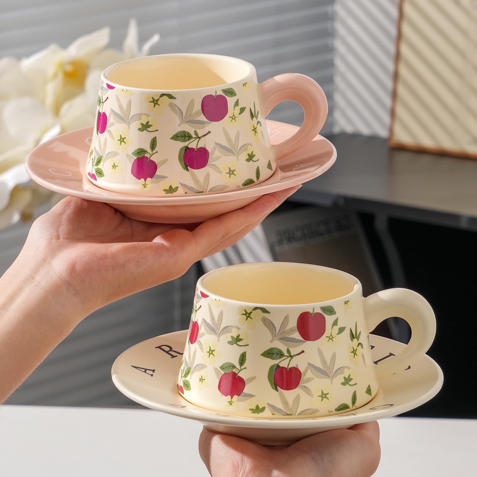 Vintage French Floral Creative Cup and Saucer Set Ceramic Office Coffee Cup Saucer Set Niche Light Luxury Flower Hand Drip