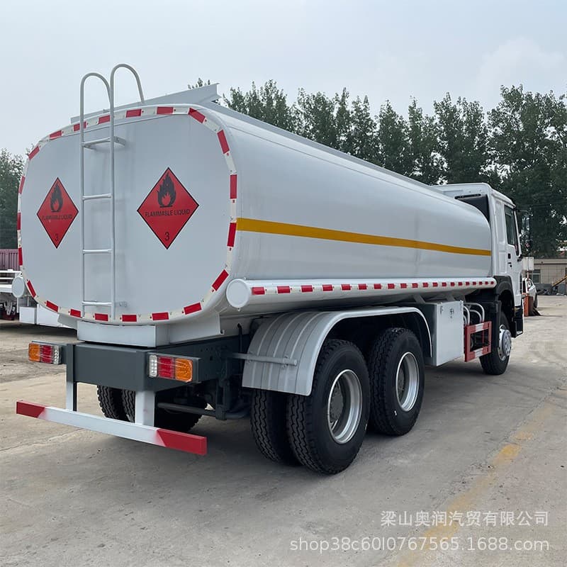 Rear 8-wheel HOWO Oil Tanker for Sale, 20m³ Diesel Gasoline Mobile Refueling Truck, New Tires