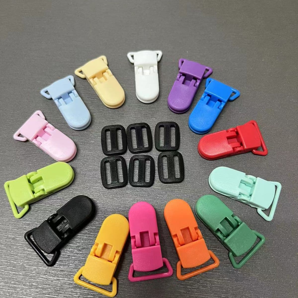 Anti-drop pacifier clip, anti-drop handkerchief clip, anti-drop clip for children's overalls shoulder straps, anti-slip clip for hats, and alligator clip.