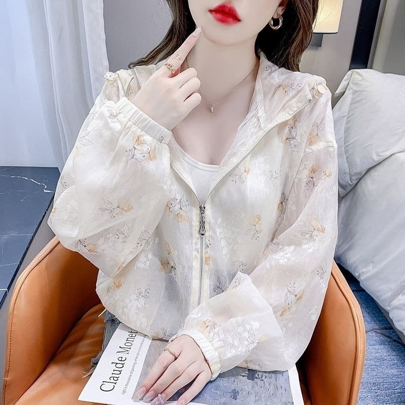 French-style floral print hooded sun protection jacket for women, new summer 2026 style, short jacket, loose casual cardigan, thin top.
