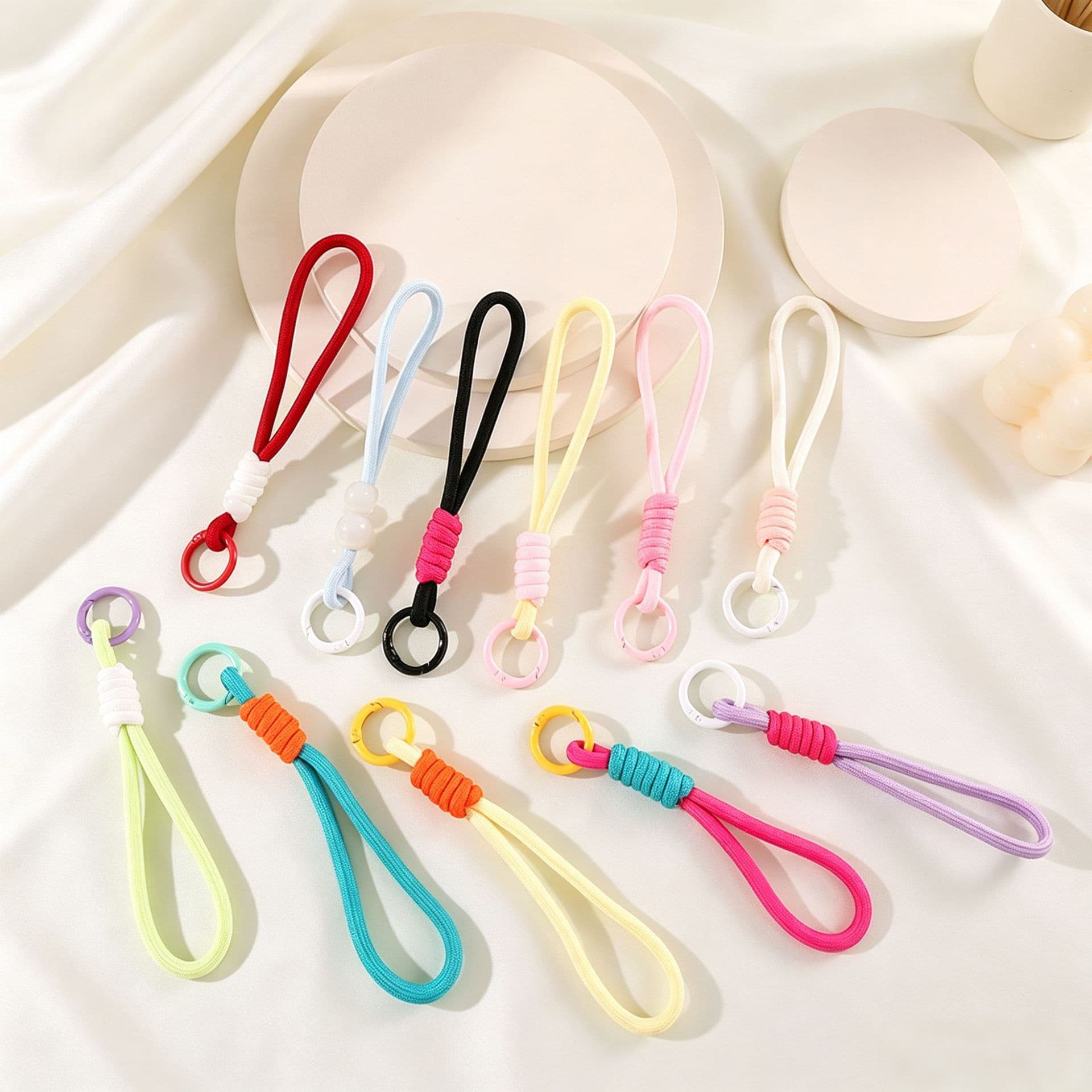 Customized hand-woven key lanyard short wrist keychain simple colorful bag pendant mobile phone hanging chain