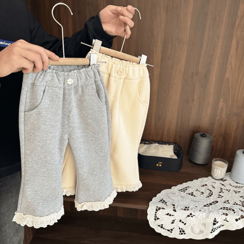 Girls' sweatpants 2025 spring new children's clothing children's Korean style lace bootcut pants for baby girls fashionable casual trousers