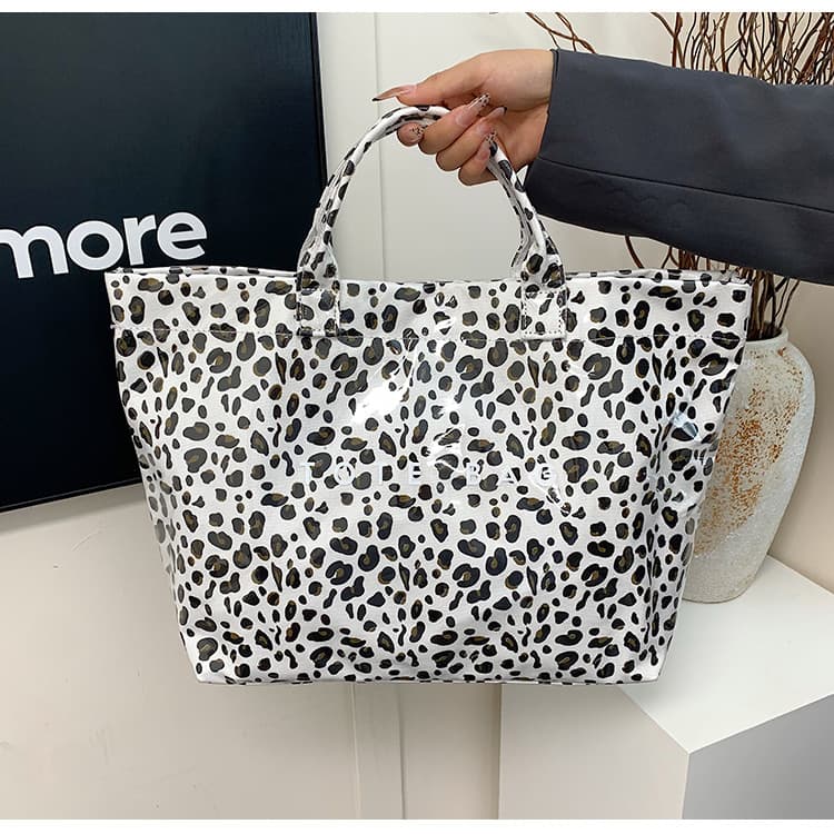 European and American Large Capacity Leopard Print Handbag Women's 2024 New Niche Design High-end Popular All-match Tote Bag
