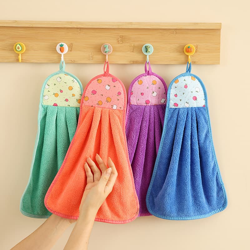 28*38cm Coral Fleece Kitchen Hanging Hand Towel with Logo Printing, Daily Use, Small Apple Pattern, Travel Market