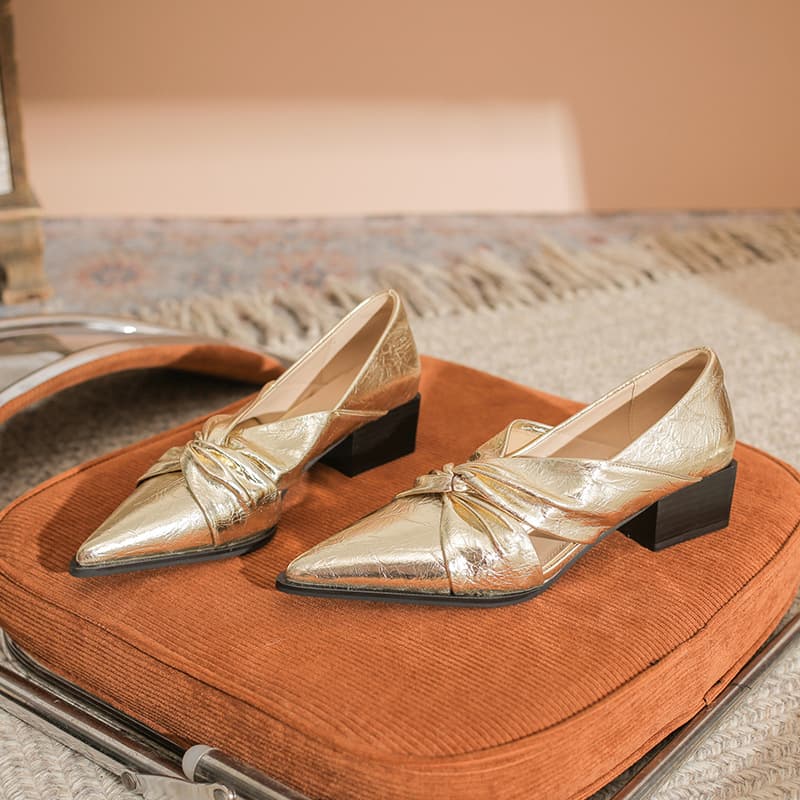 635-9 Cross Strap Pointed Toe Hollow Pleated Women's Shoes Retro Wedge Heel Leather Shoes Light Luxury Style