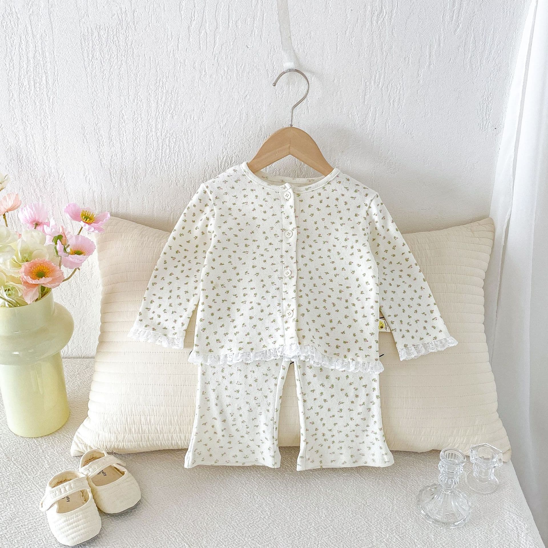 Infant and toddler home clothes set, autumn style baby girl long-sleeved floral single-breasted lace top and pants two-piece set