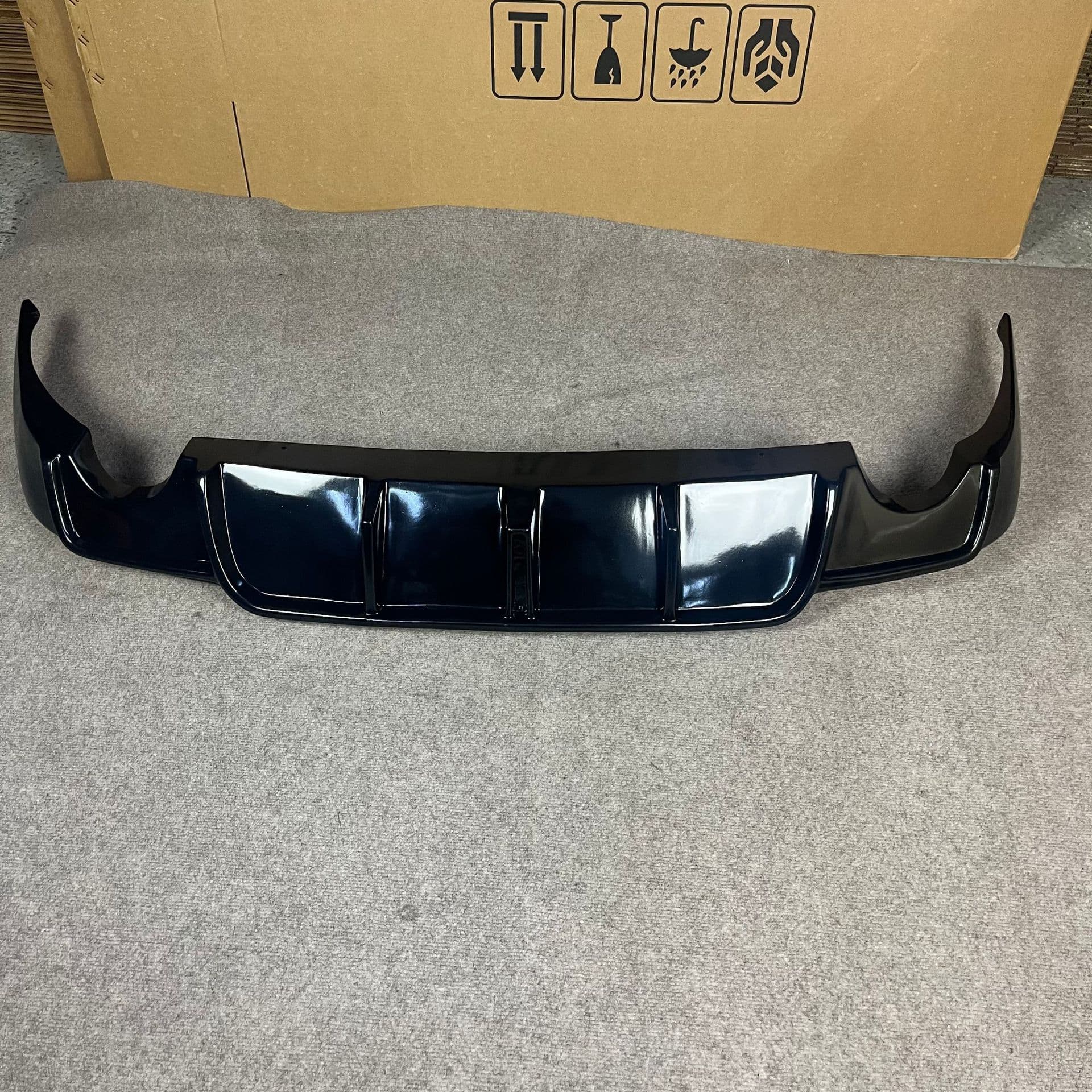 Suitable for 2013-2020 Lexus Is250 Is300 Glossy Black Rear Lip with Lights and Without Lights