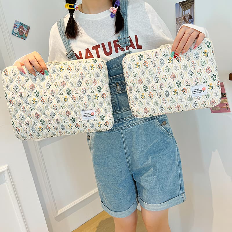 Korean style minimalist shockproof iPad tablet bag, 13-inch Macbook cute floral notebook sleeve bag, Instagram style.