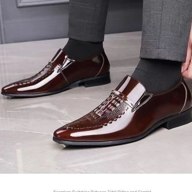 New Crocodile Pattern Large Size Men's Patent Leather Business Dress Shoes with Pointed Toe, Glossy Casual Fashion Versatile Leather Shoes for Men
