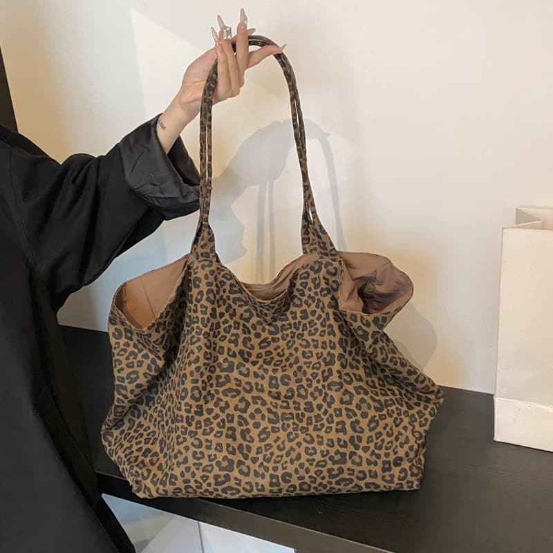 Women's 2024 New Leopard Print Shoulder Bag Casual Shopping Bag Large Capacity European and American Fashion Solid Color Tote