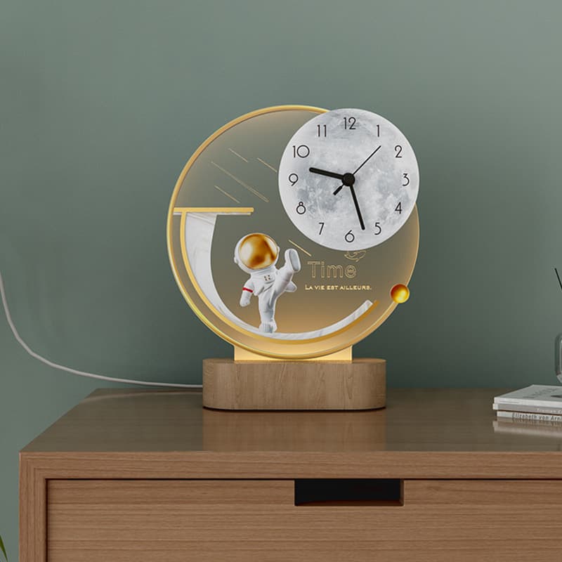 Astronaut living room clock bedroom desktop standing clock home decoration table clock silent ornaments astronaut ornaments