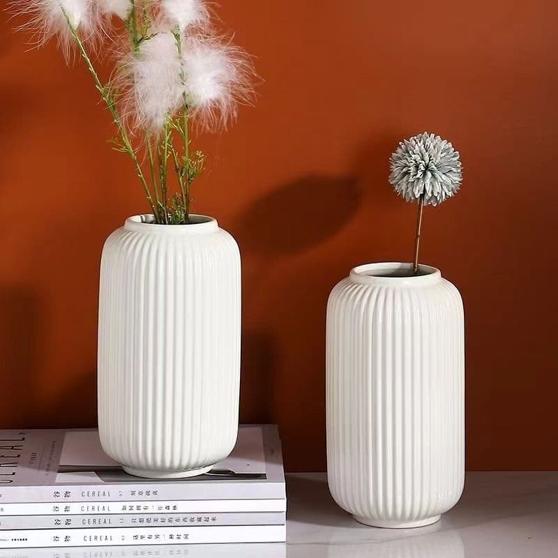 White vertical striped ceramic handmade flower vase for New Year's decoration, striped, easy to use, with inner and outer glaze, simple ornament, suitable for hydroponics.
