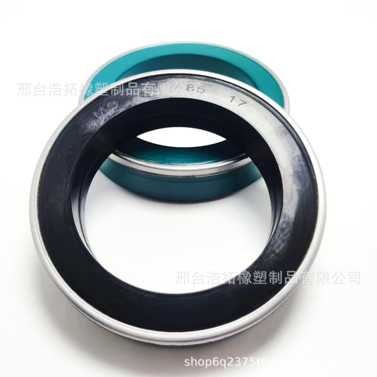 Suitable for Wode Ruilong harvester, anti-mud and water rotating MC60*80*17 half shaft drive wheel oil seal 65/85/90
