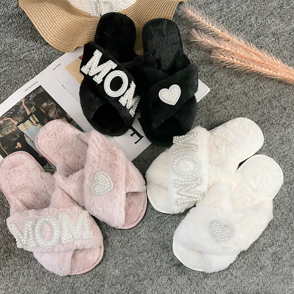 Cross-border exclusive, Amazon best-selling Mom slippers with heart-shaped pearl cross straps, plush home slippers, wedding mother shoes.