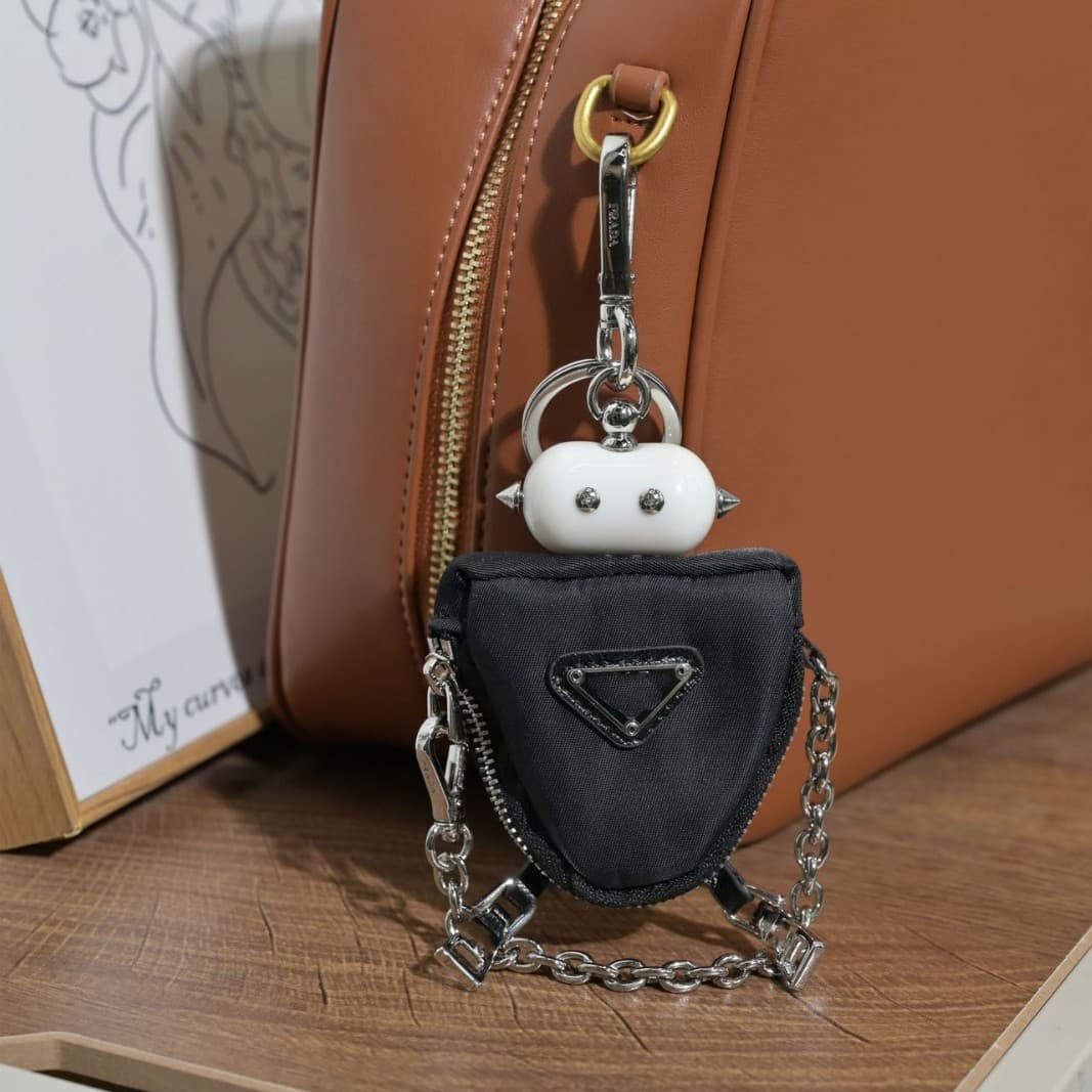 P-brand triangle keychain nylon fabric black robot bag charm French niche personalized bag charm