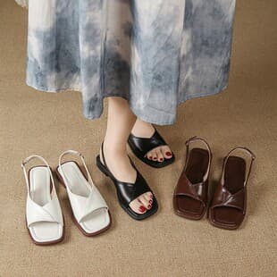 French Vintage Flat Comfortable Sandals for Women Summer New Style Stunning Versatile Buckle Strap Roman Sandals