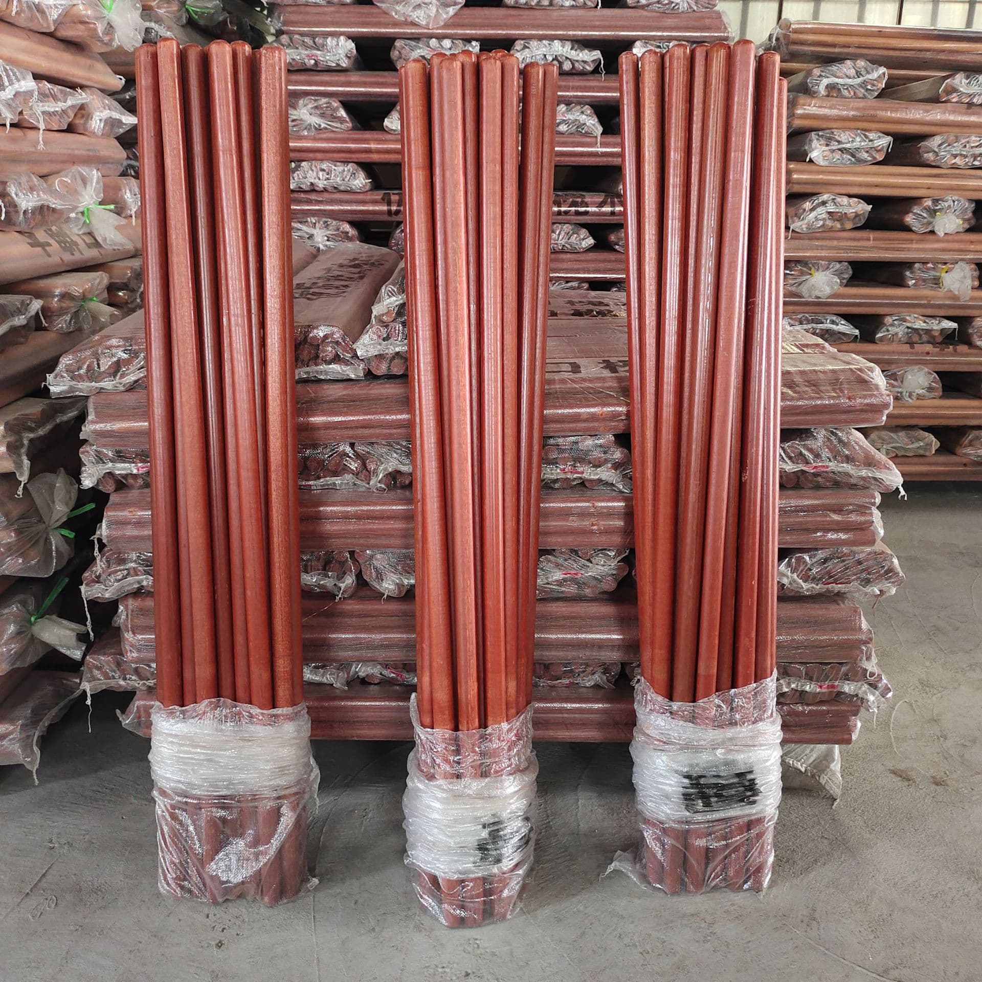 Locust wood handle, water glue wood handle, shovel handle, shovel grip, iron shovel handle, hoe handle, shovel grip, locust wood wholesale.